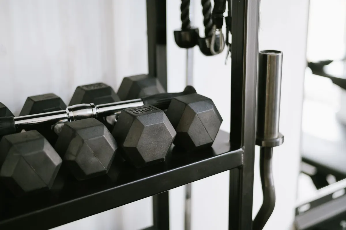 Adjustable Dumbbells vs. Fixed Weights: A Home Gym Comparison